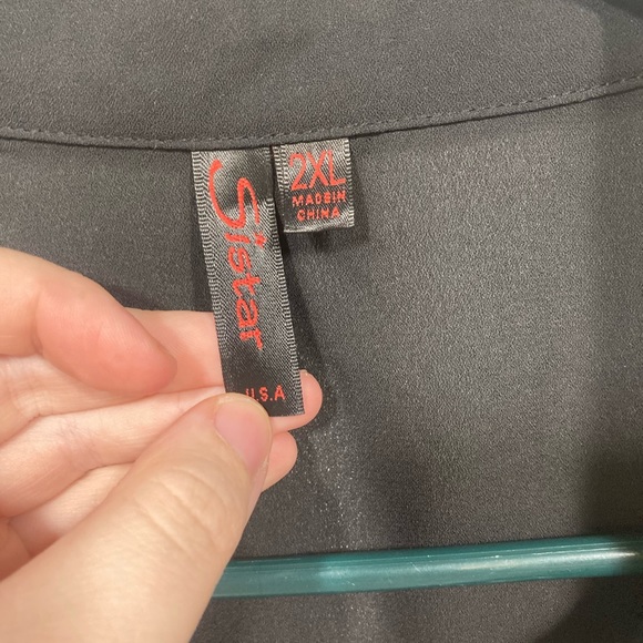 Black with White lace, 3/4 sleeve blouse size 2XL Sistar Brand.
Button down - Picture 5 of 9